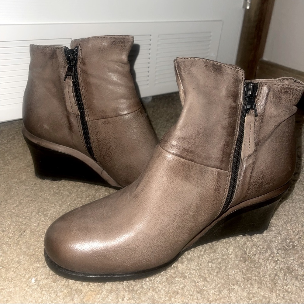 heeled booties